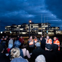 Lokalforum Herzo Base 2020: Blick auf die Teilnehmenden vor der Herzo Base