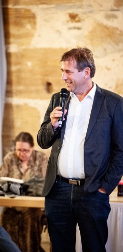 1. Ostast-Forum 2023: Dr. Herrmann spricht zu den Teilnehmenden