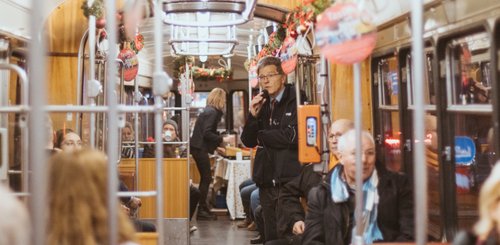 Die historische Straßenbahn bringt uns ins historische Straßenbahndepot St. Peter